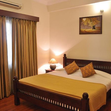 Hotel Niketana @ Boat Club à Chennai Extérieur photo
